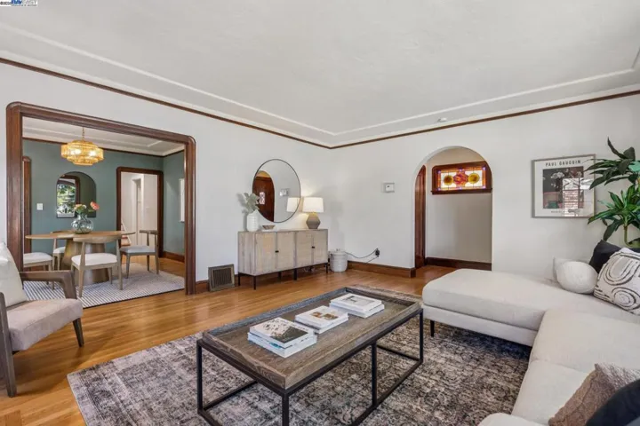 1336 Fernside, Alameda, California 94501-0000