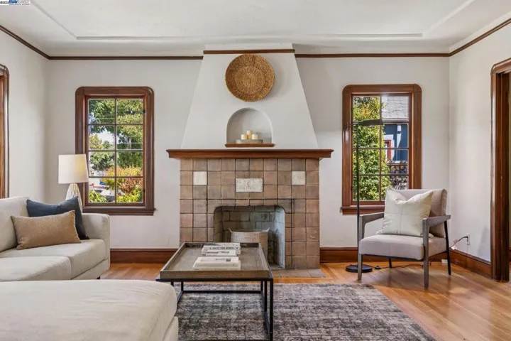 1336 Fernside, Alameda, California 94501-0000