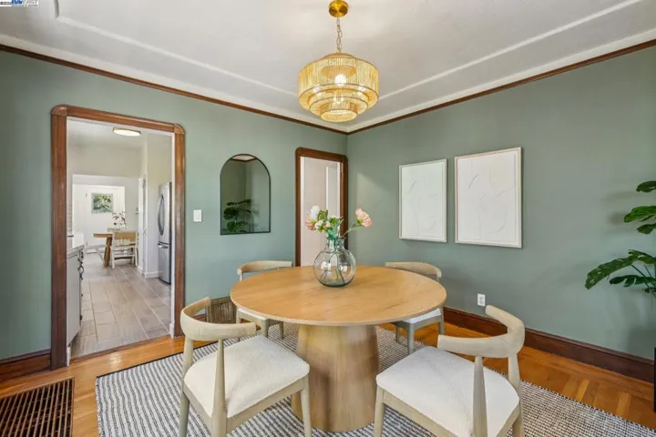 1336 Fernside, Alameda, California 94501-0000