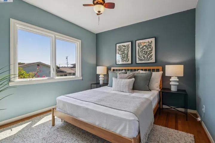 1336 Fernside, Alameda, California 94501-0000