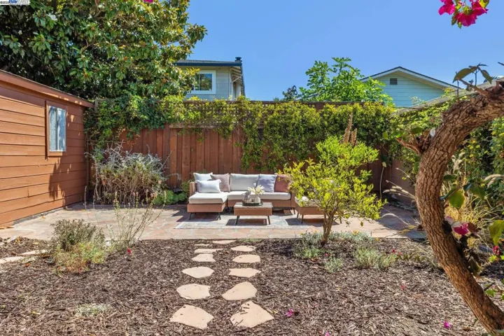 1336 Fernside, Alameda, California 94501-0000