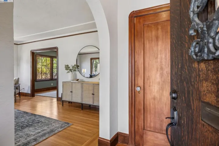 1336 Fernside, Alameda, California 94501-0000