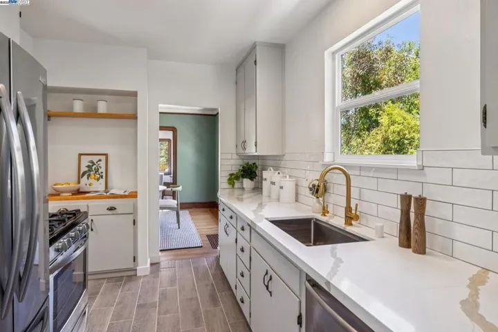 1336 Fernside, Alameda, California 94501-0000
