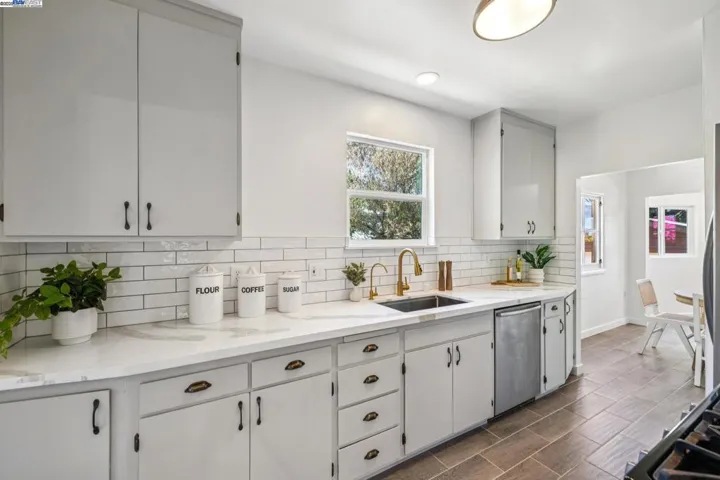 1336 Fernside, Alameda, California 94501-0000