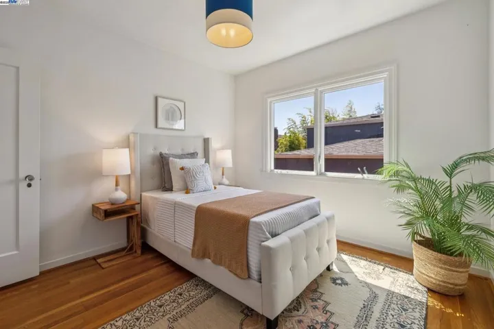1336 Fernside, Alameda, California 94501-0000