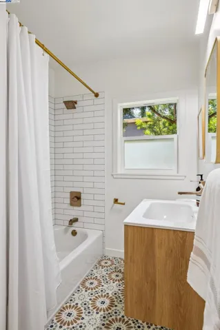 1336 Fernside, Alameda, California 94501-0000