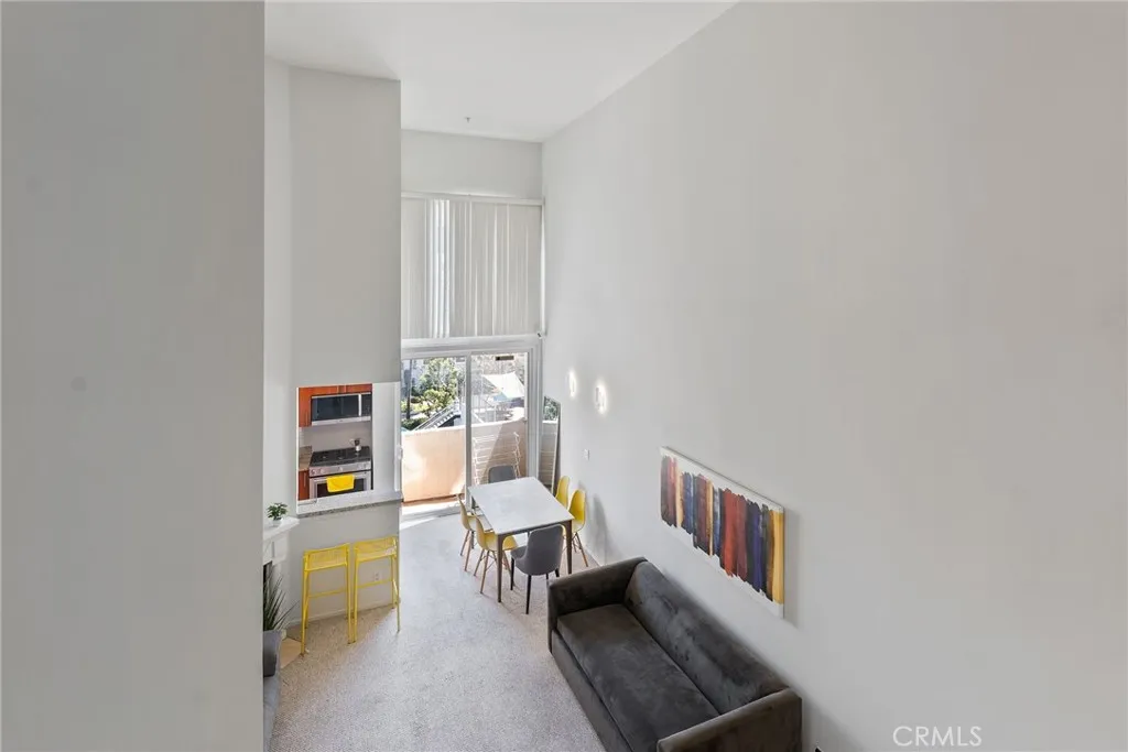 620 S Gramercy Place 412, Los Angeles, California 90005 home-pic-16