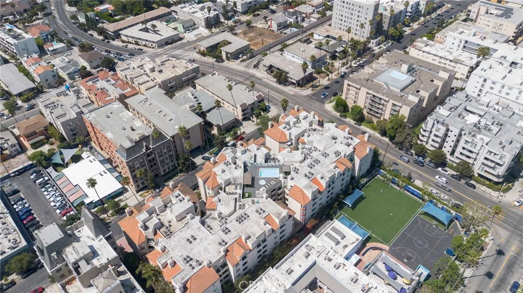 620 S Gramercy Place 412, Los Angeles, California 90005 home-pic-40