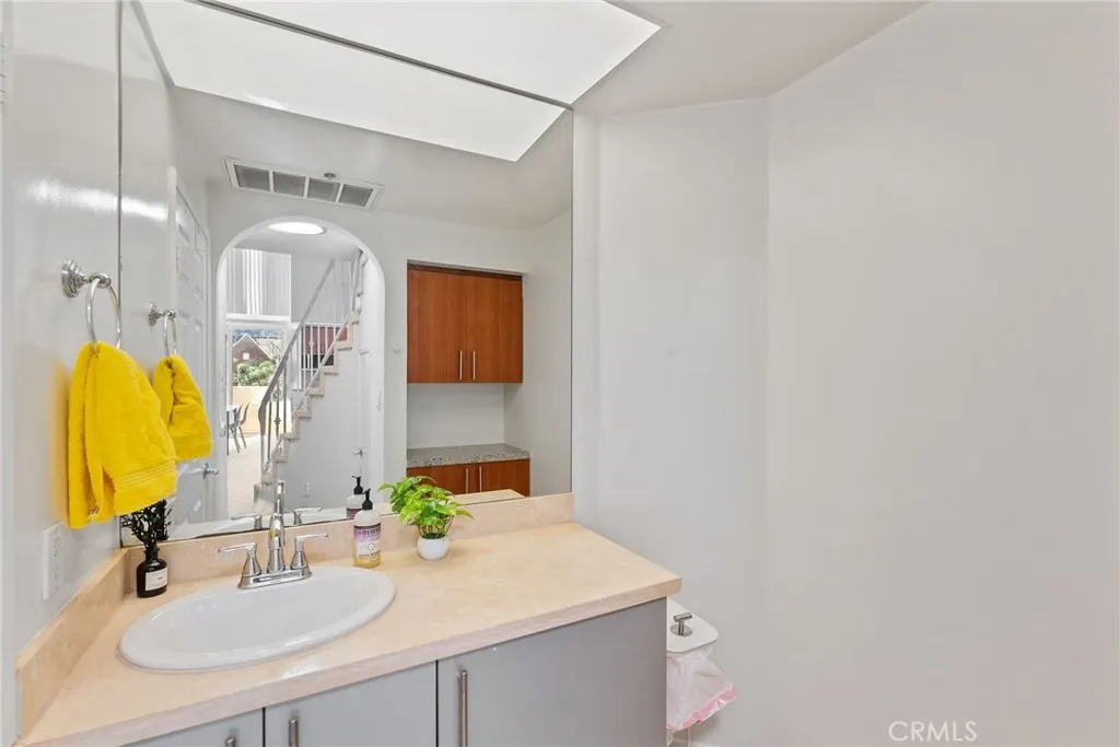 620 S Gramercy Place 412, Los Angeles, California 90005 home-pic-18