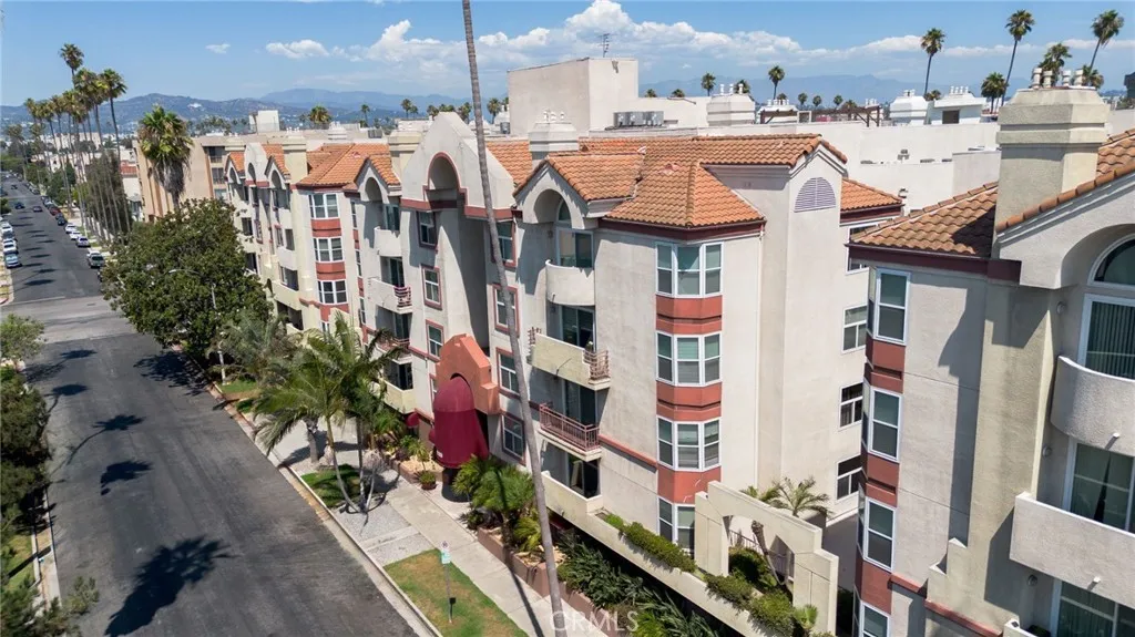 620 S Gramercy Place 412, Los Angeles, California 90005 home-pic-36