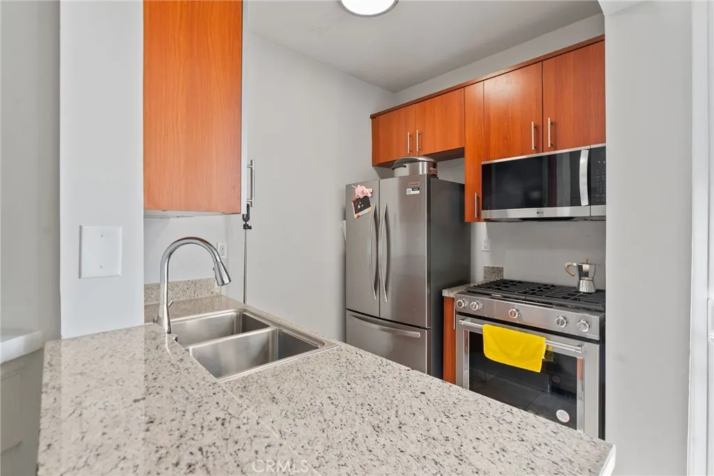 620 S Gramercy Place 412, Los Angeles, California 90005 home-pic-7