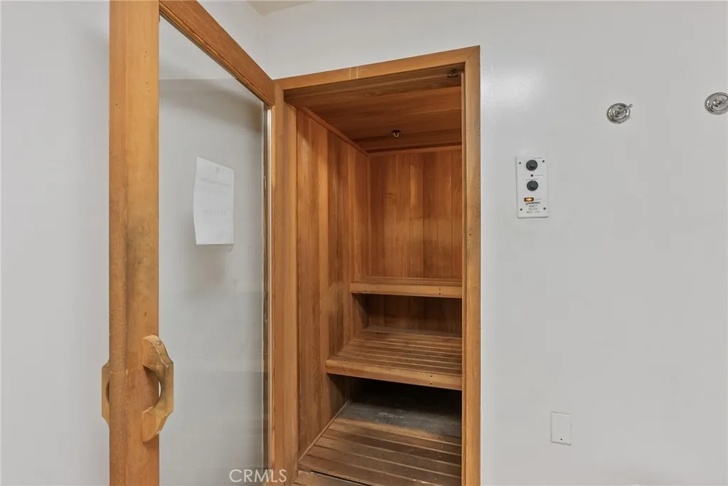 620 S Gramercy Place 412, Los Angeles, California 90005 home-pic-33