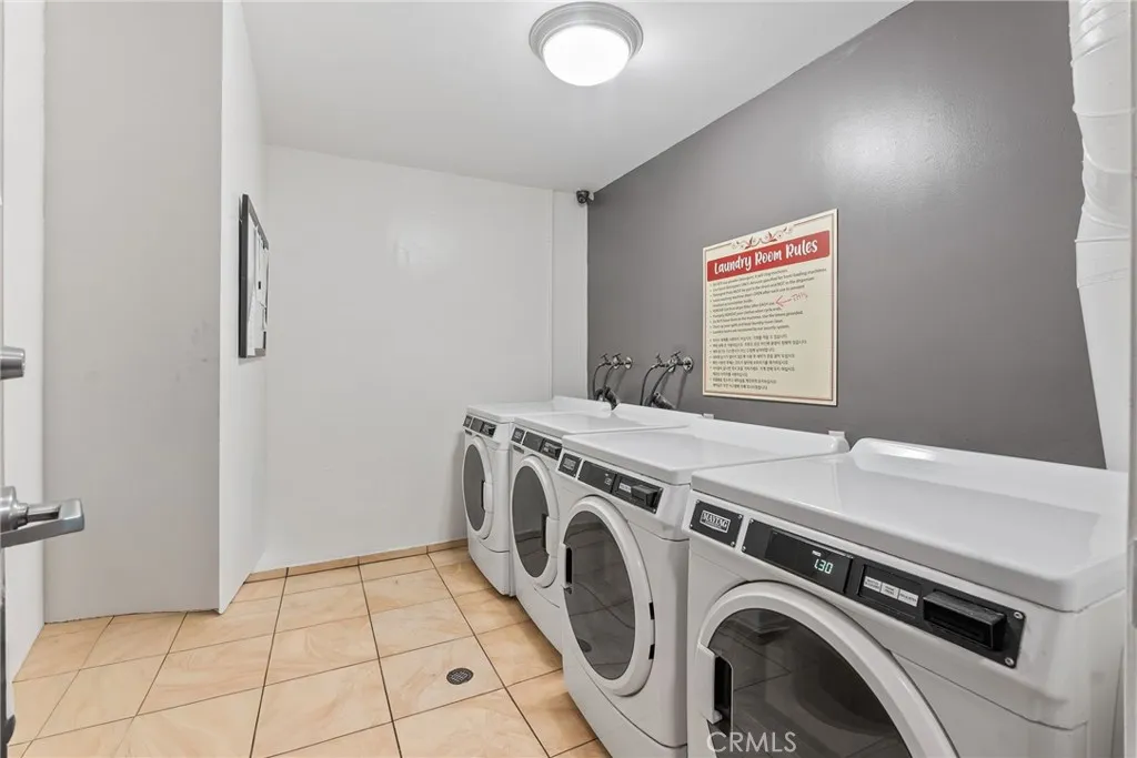 620 S Gramercy Place 412, Los Angeles, California 90005 home-pic-21