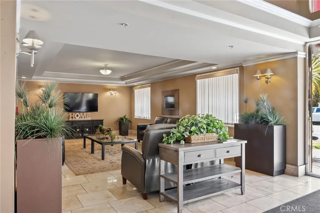 620 S Gramercy Place 412, Los Angeles, California 90005 home-pic-29