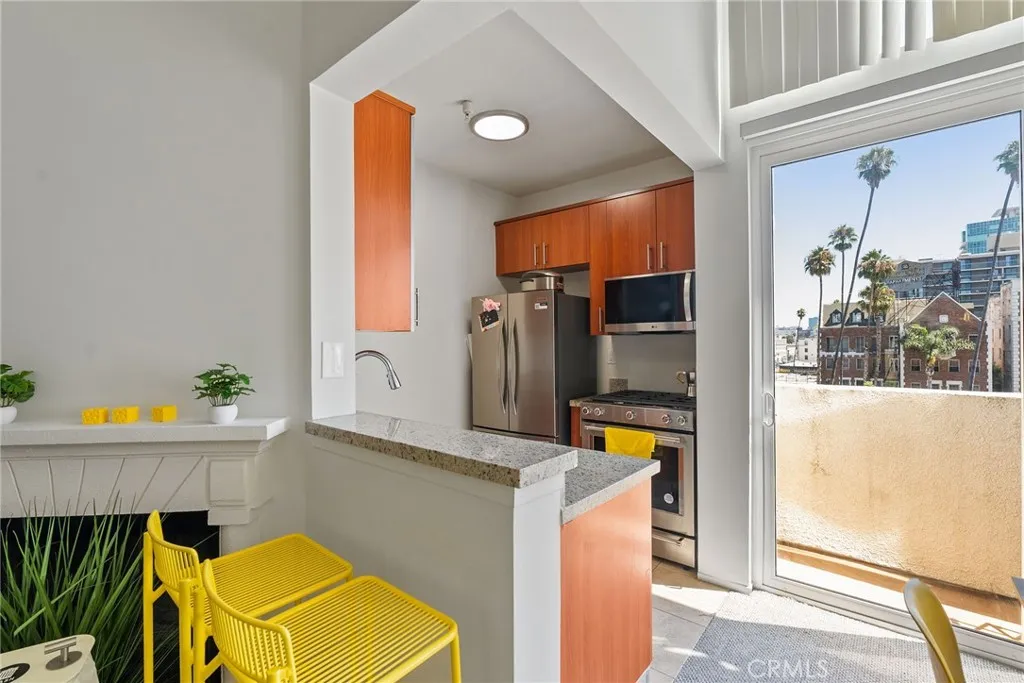 620 S Gramercy Place 412, Los Angeles, California 90005 home-pic-5
