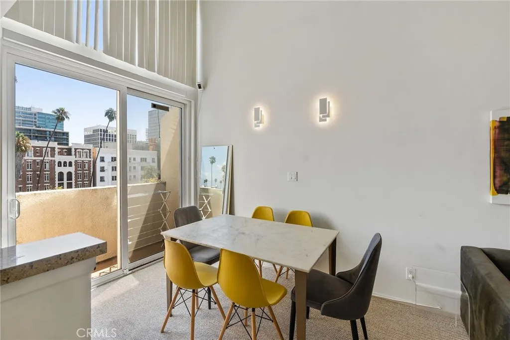 620 S Gramercy Place 412, Los Angeles, California 90005 home-pic-3