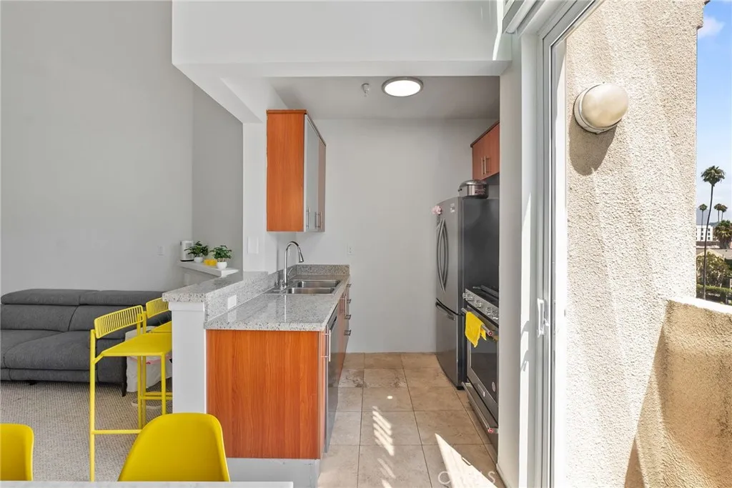 620 S Gramercy Place 412, Los Angeles, California 90005 home-pic-6