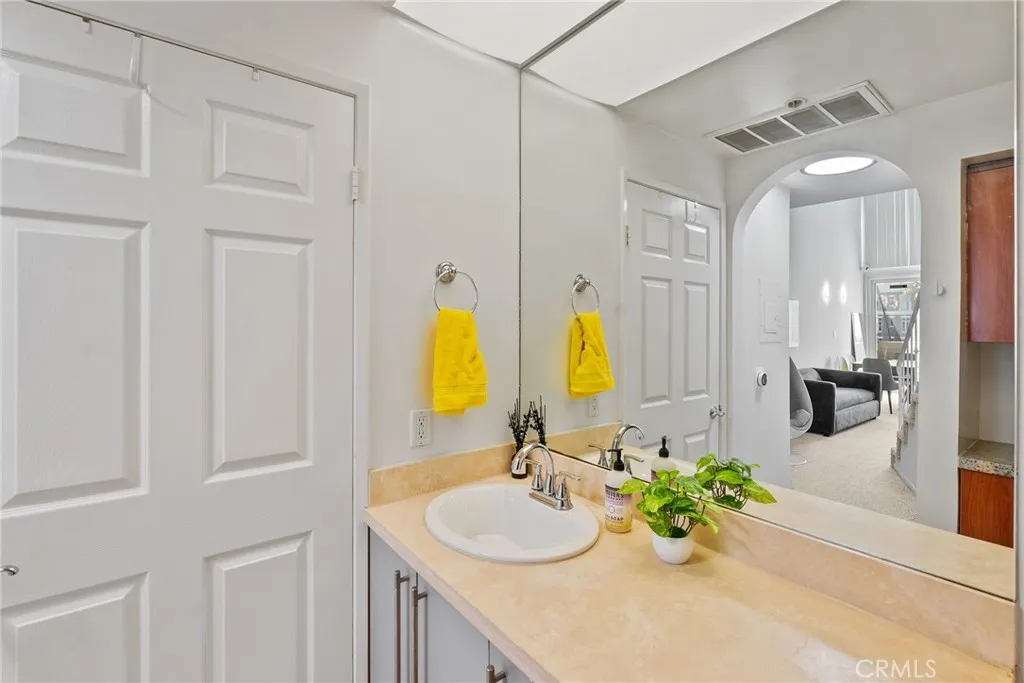 620 S Gramercy Place 412, Los Angeles, California 90005 home-pic-17