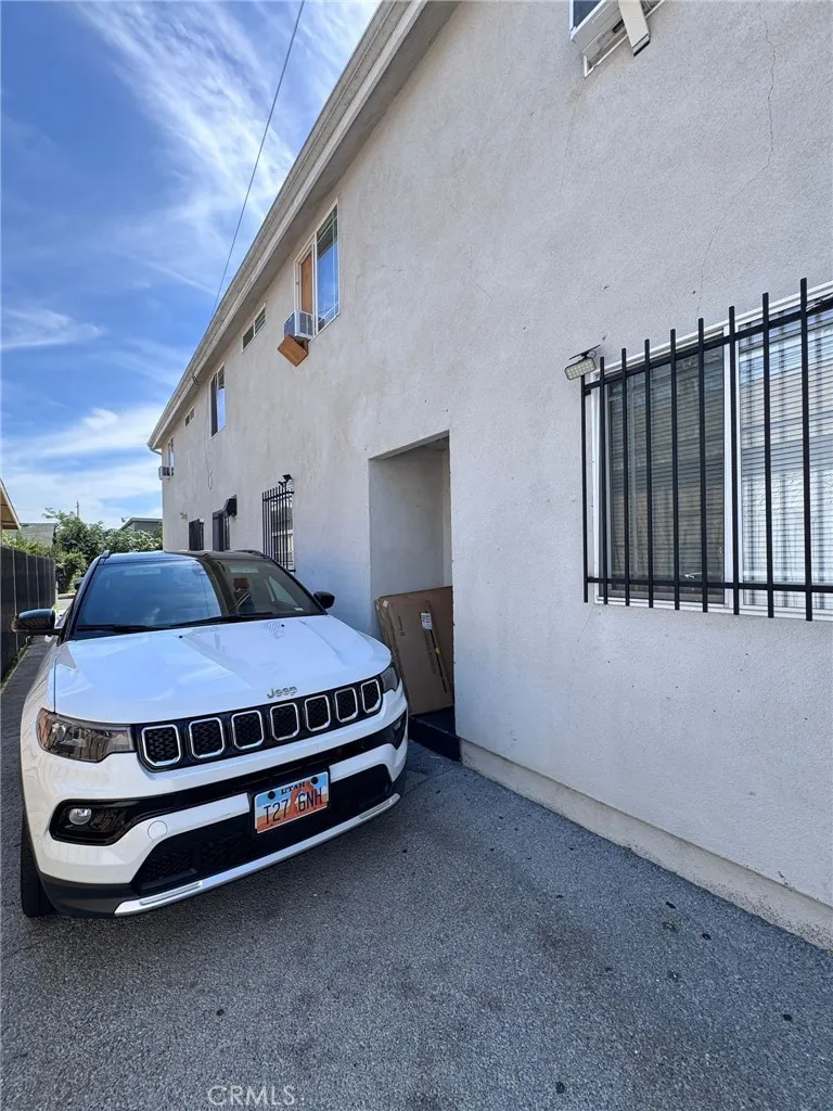 827 E 109th Place, Los Angeles, California 90059 home-pic-10