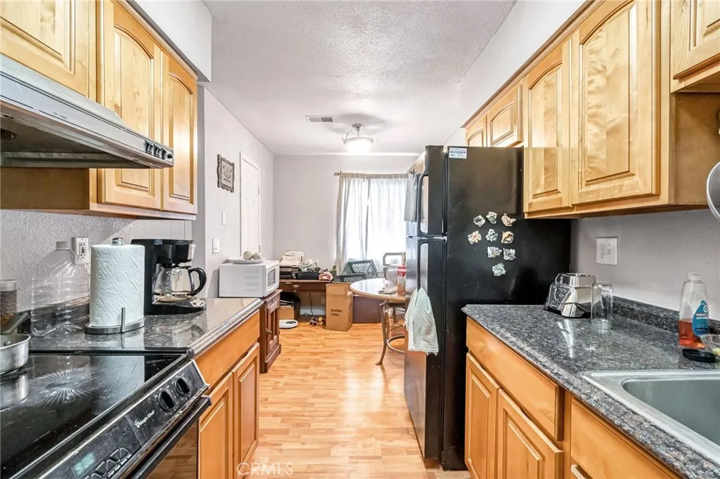 1614 B Street, Fresno, California 93706 home-pic-25