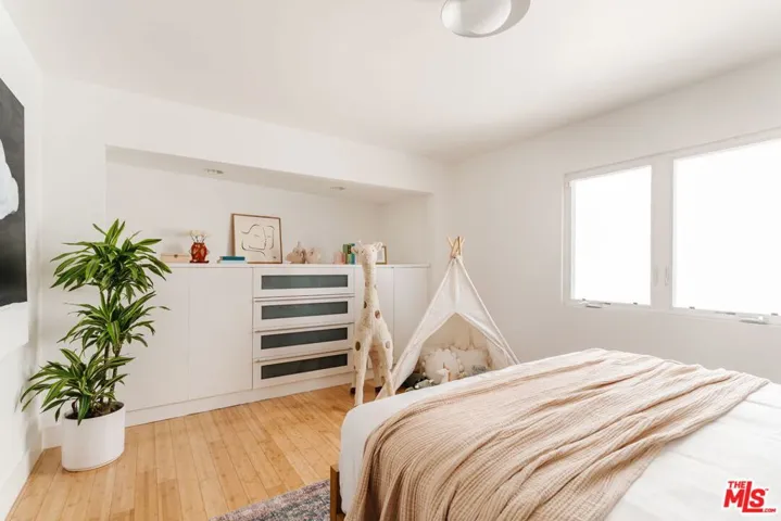 2406 Silver Ridge Avenue, Los Angeles, California 90039