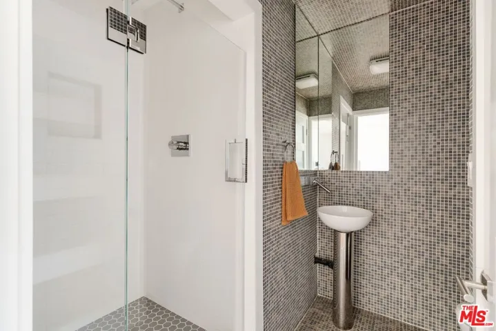 2406 Silver Ridge Avenue, Los Angeles, California 90039