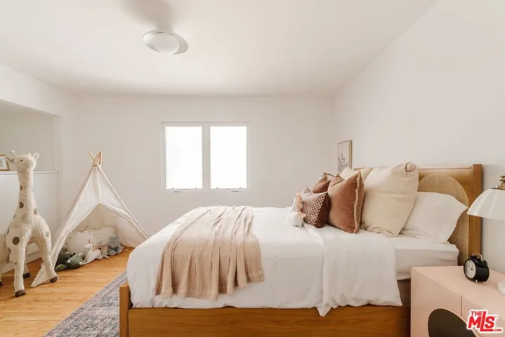 2406 Silver Ridge Avenue, Los Angeles, California 90039