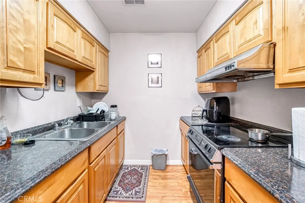 1636 B Street, Fresno, California 93706 home-pic-23