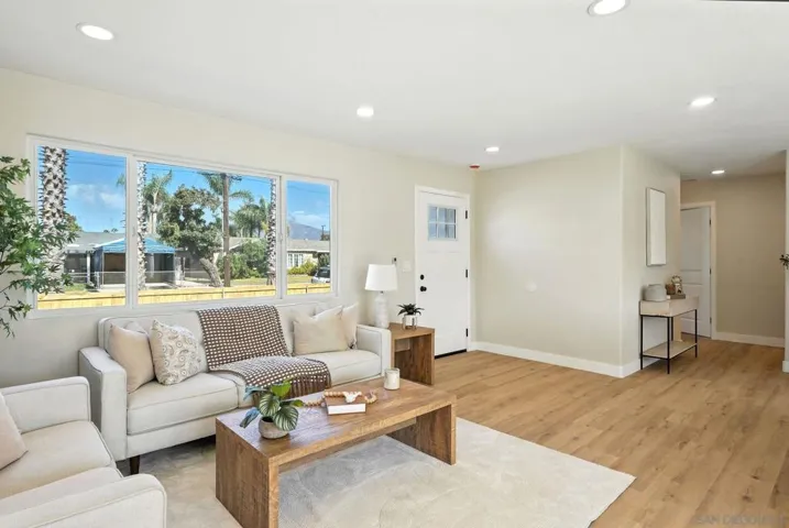 646 Parkbrook St, Spring Valley, California 91977