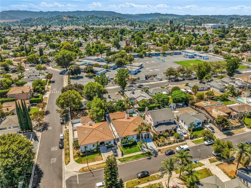 17908 Califa Street, Encino, California 91316 home-pic-40