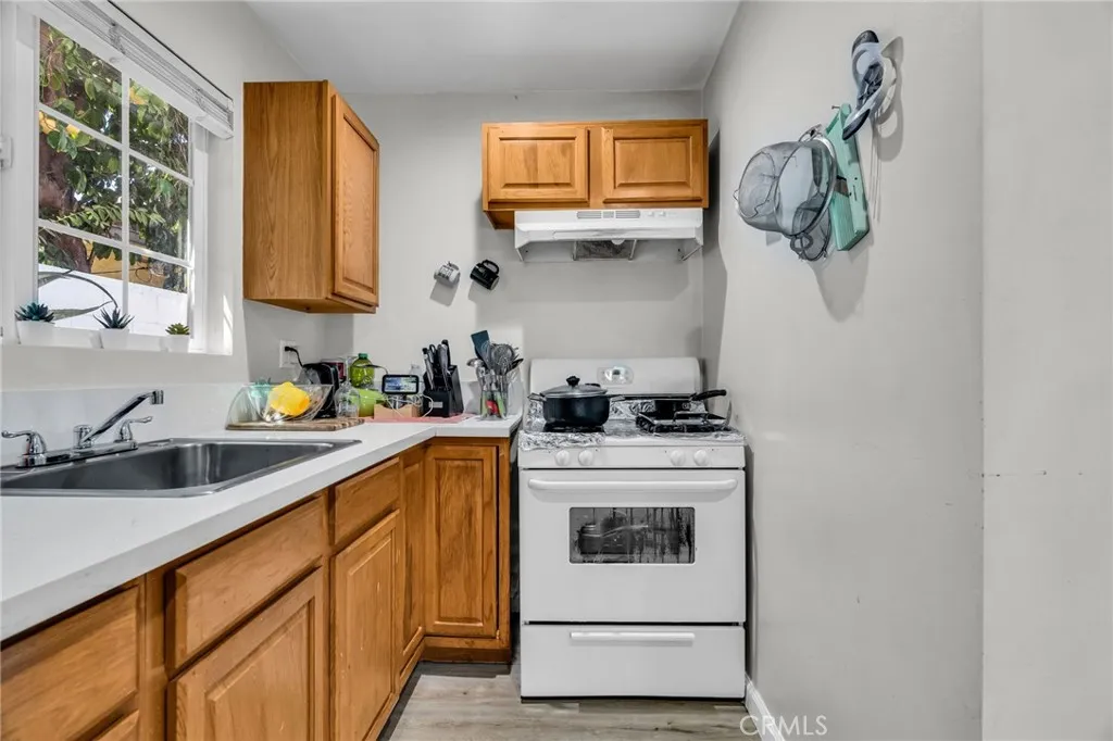 17908 Califa Street, Encino, California 91316 home-pic-34