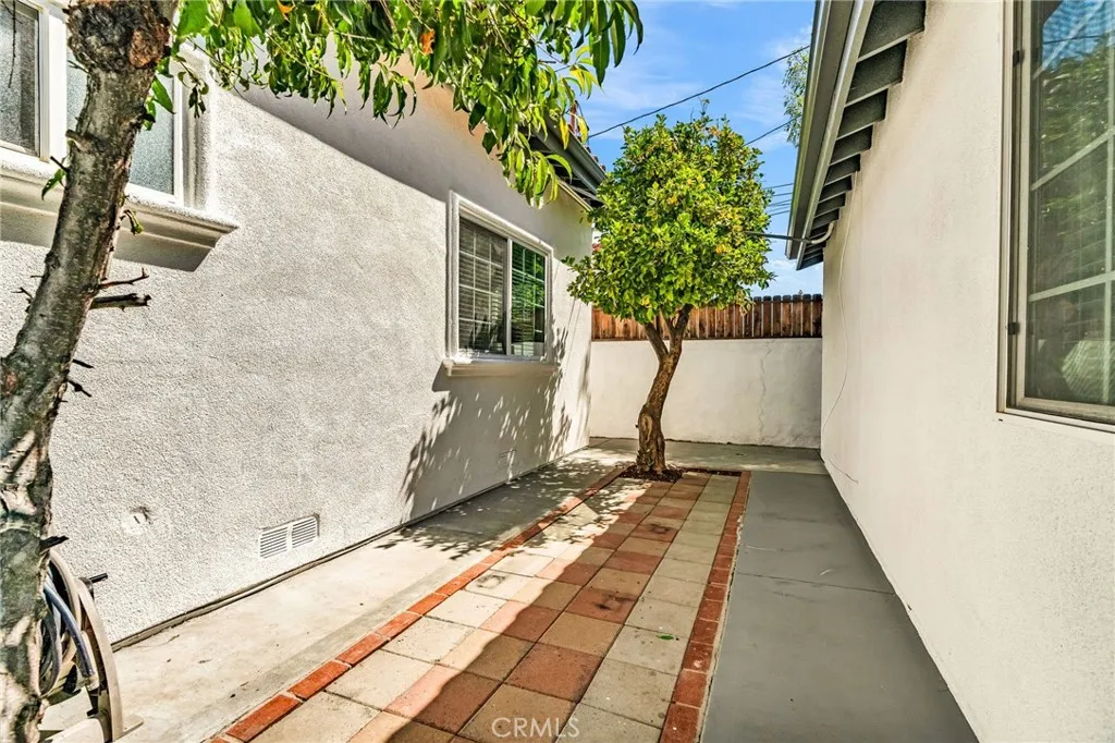 17908 Califa Street, Encino, California 91316 home-pic-31