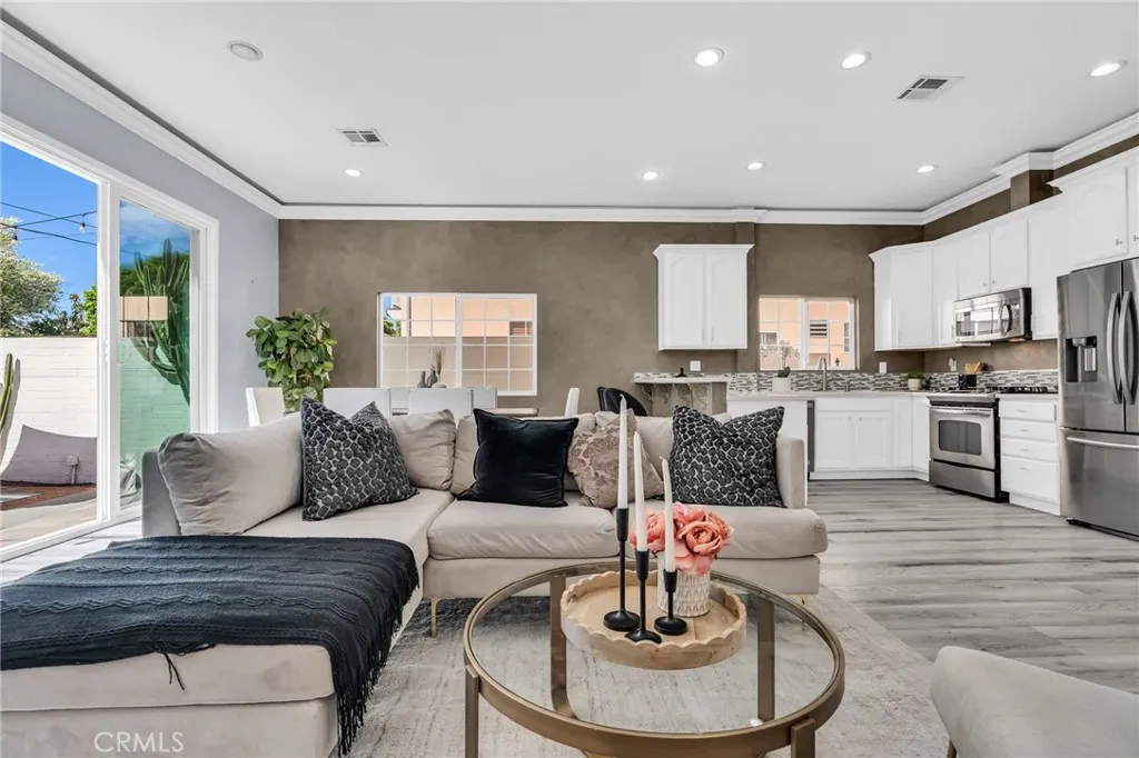 17908 Califa Street, Encino, California 91316 home-pic-8