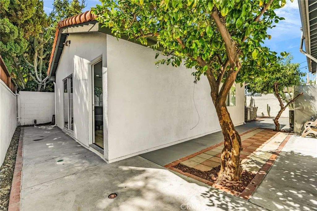 17908 Califa Street, Encino, California 91316 home-pic-32