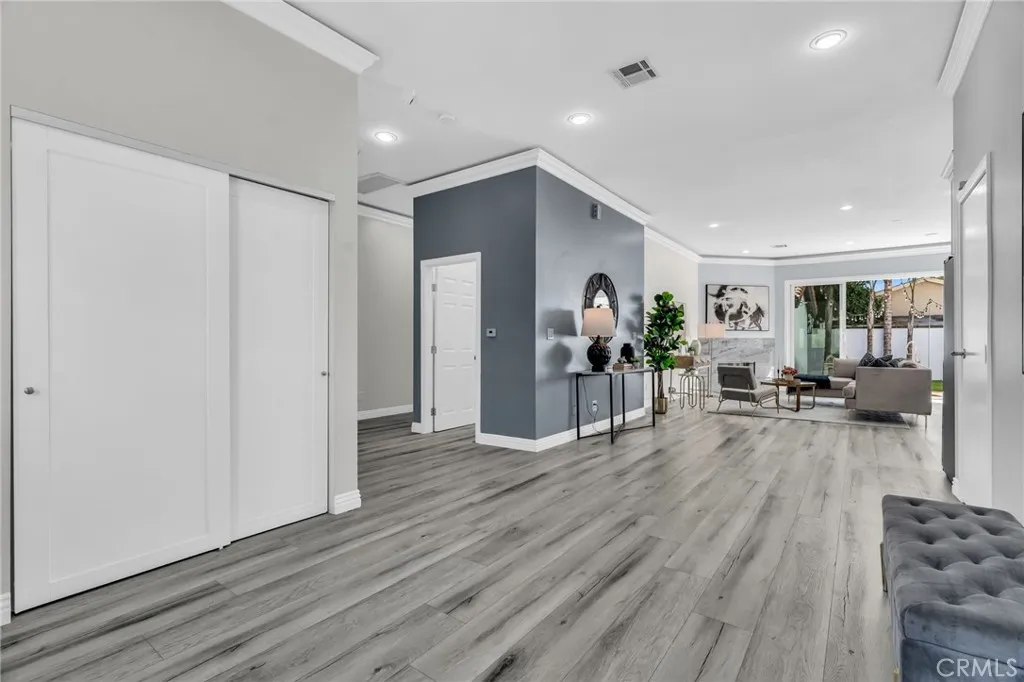 17908 Califa Street, Encino, California 91316 home-pic-3