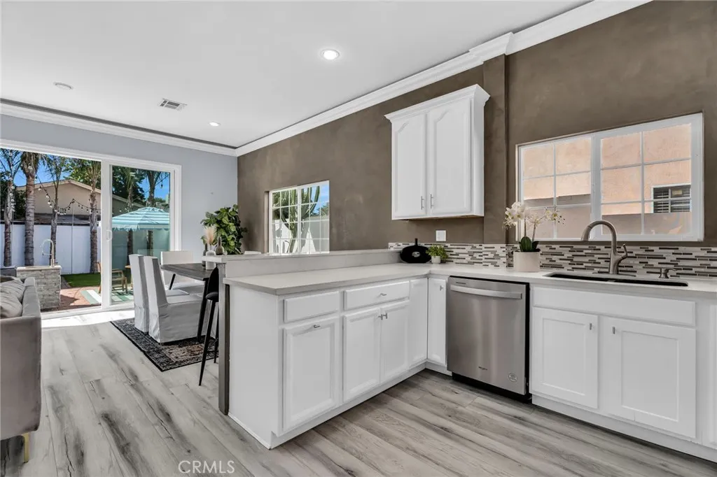 17908 Califa Street, Encino, California 91316 home-pic-10
