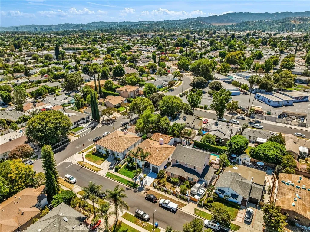 17908 Califa Street, Encino, California 91316 home-pic-41