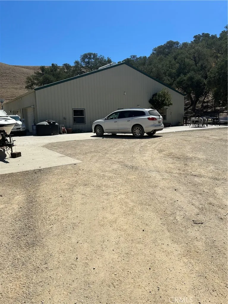 77517 Lowes Canyon Road, San Miguel, California 93451 home-pic-1