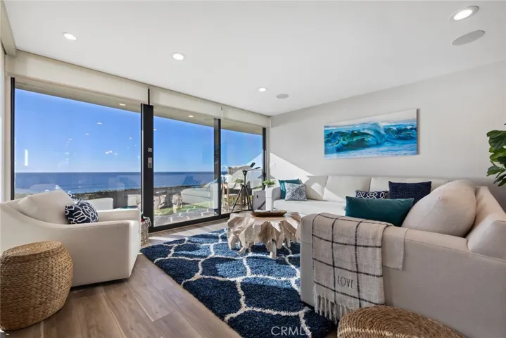 335 W I Street, Encinitas, California 92024
