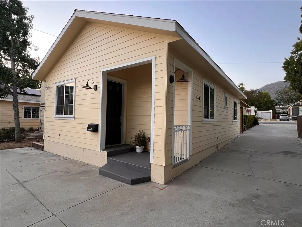 424 Concord Avenue 2, Monrovia, California 91016, 2 Bedrooms Bedrooms, ,2 BathroomsBathrooms,Residential Lease,For Rent,Concord,WS25198194