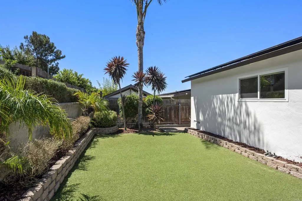 202 E J St, Chula Vista, California 91910 home-pic-35