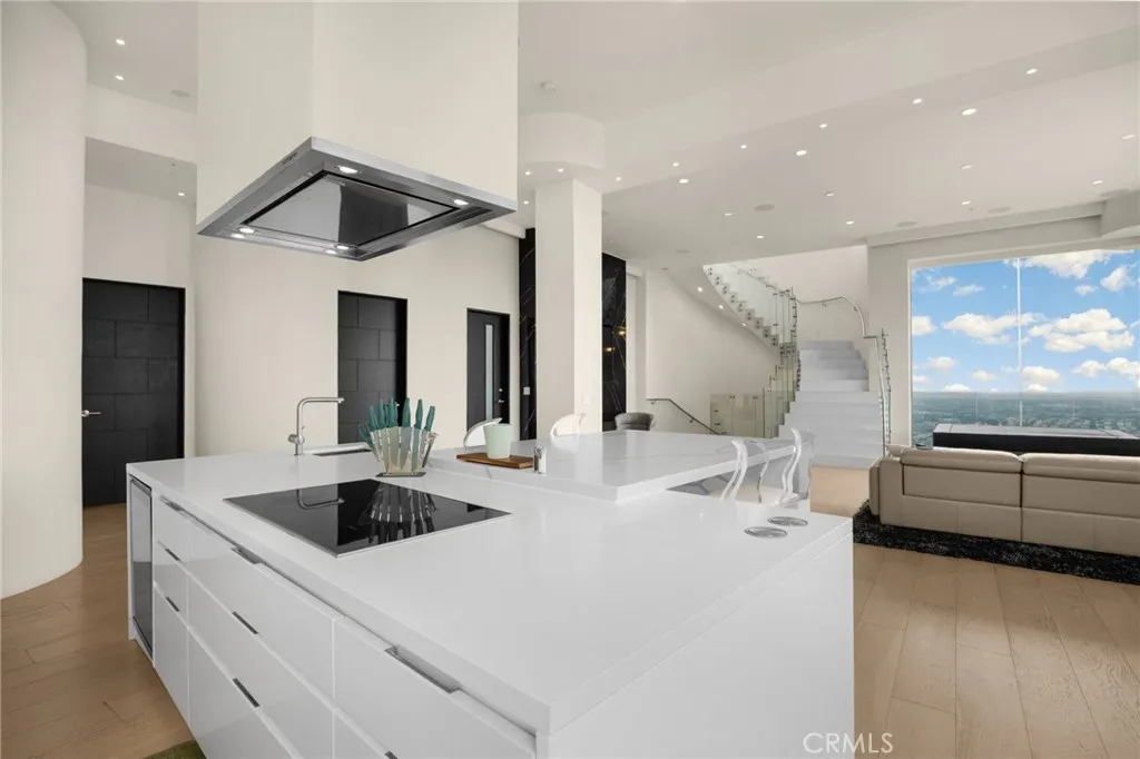 1609 Viewmont Drive, Los Angeles, California 90069 home-pic-17