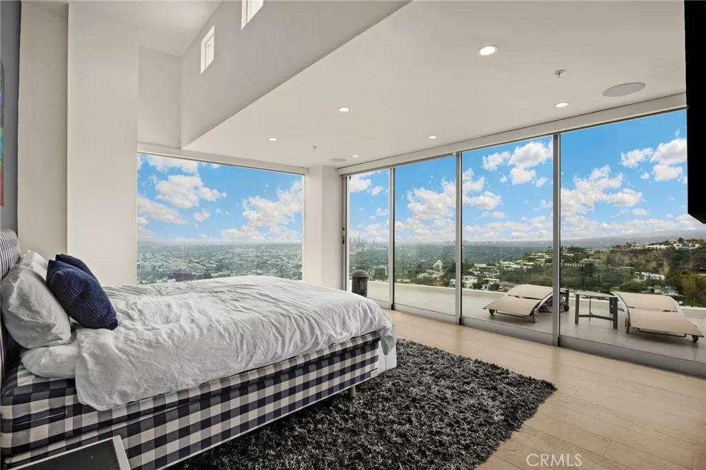 1609 Viewmont Drive, Los Angeles, California 90069 home-pic-52