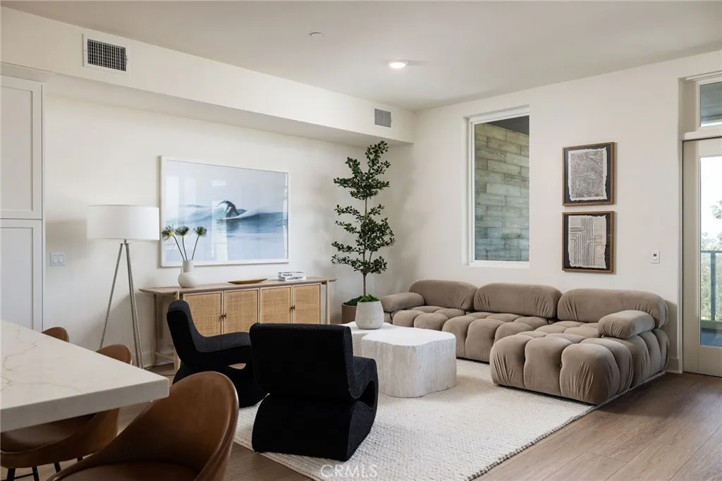 414 Main Street 330, Huntington Beach, California 92648 home-pic-5