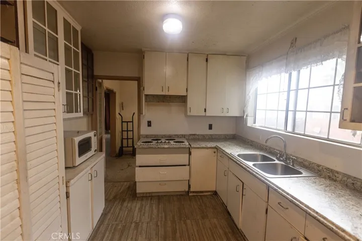 11655 Burbank Boulevard, North Hollywood, California 91601
