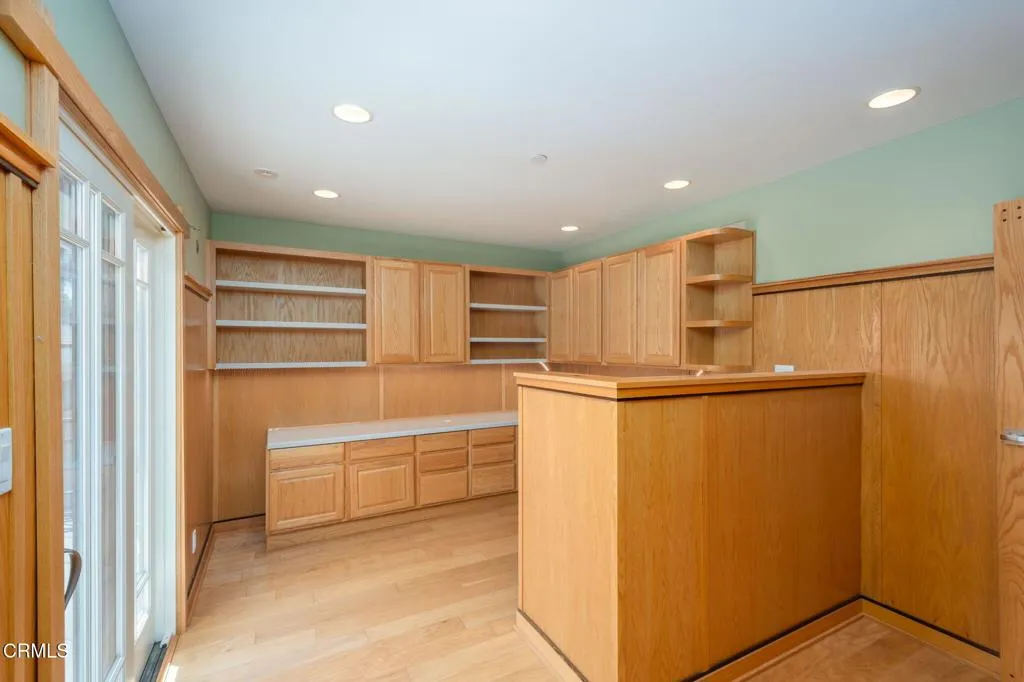 251 Palomares Avenue, Ventura, California 93003 home-pic-6