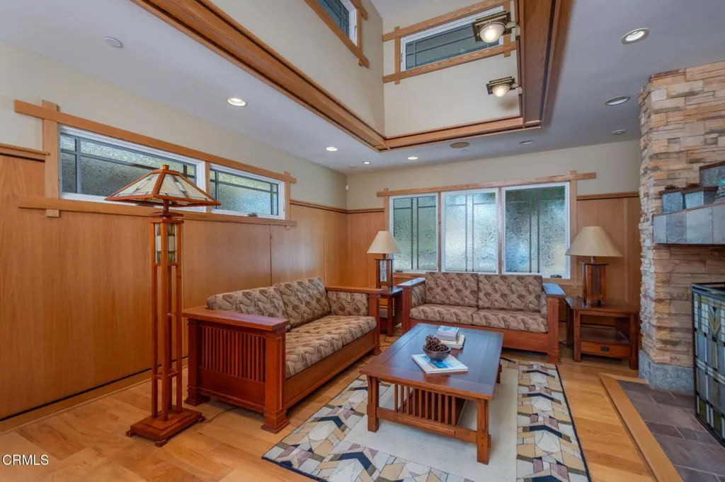 251 Palomares Avenue, Ventura, California 93003 home-pic-9