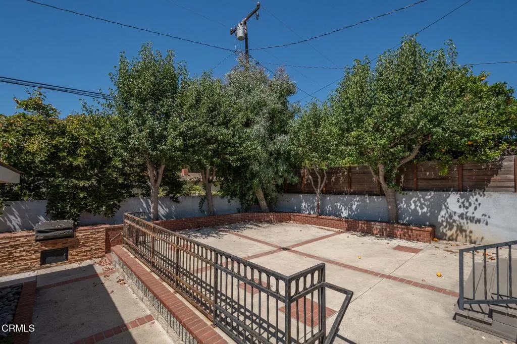 251 Palomares Avenue, Ventura, California 93003 home-pic-31