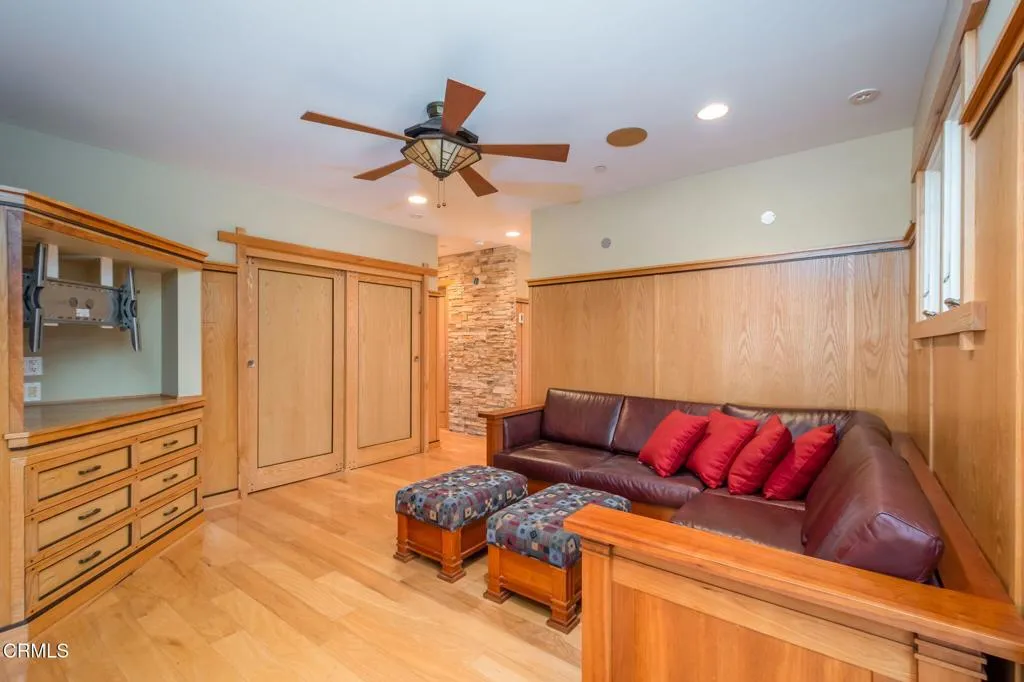 251 Palomares Avenue, Ventura, California 93003 home-pic-10