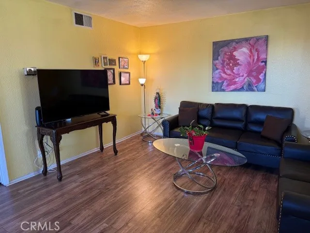 2554 Olive Drive 31, Palmdale, California 93550 home-pic-2